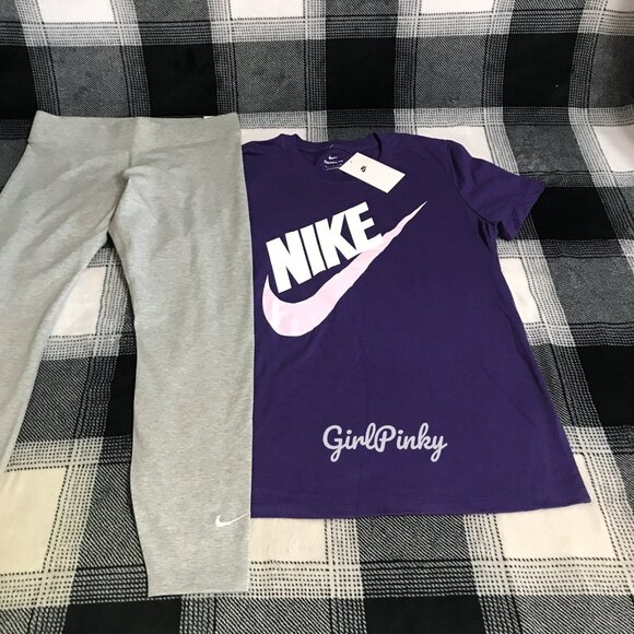 NIKE WOMENS LIGHT GREY LEGGINGS OUTFIT & PURPLE SHORT SLEEVE LOGO TEE IN MEDIUM - Picture 8 of 11